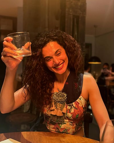 புத்துணர்வு பெறுங்கள்... டாப்ஸி!