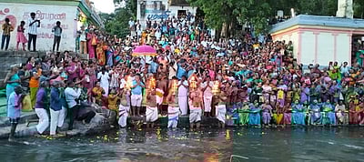 அம்பாசமுத்திரம் தாமிரவருணி
ஆற்றில் ஆடிப் பெருக்கு ஆரத்தி