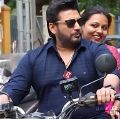 தலைக்கவசம் அணியாமல் பைக் ஓட்டிய நடிகா் பிரசாந்துக்கு அபராதம்