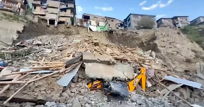 லடாக்கில் கட்டடம் இடிந்து விழுந்ததில் 12 பேர் காயம்!