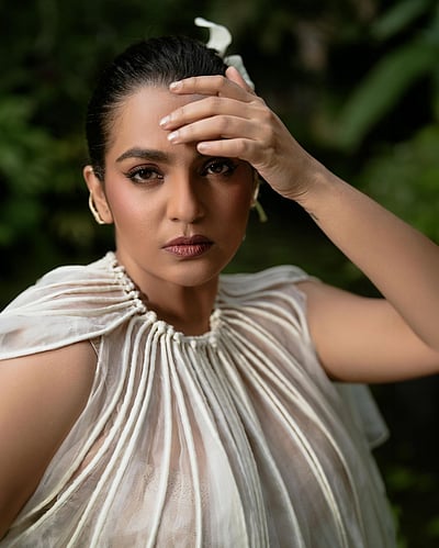 வானத்திலிருந்து வந்திறங்கிய தேவதை... பார்வதி திருவோத்து!