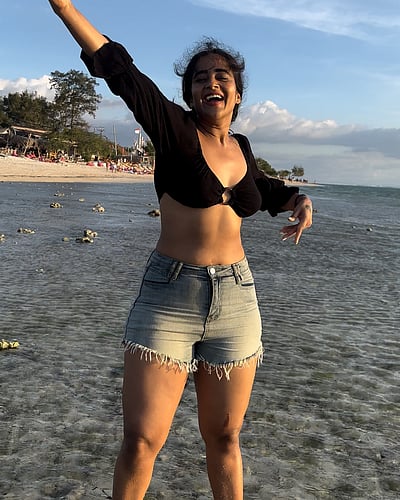 சந்தோஷம் உற்சாகம்... தீப்தி சுனைனா!