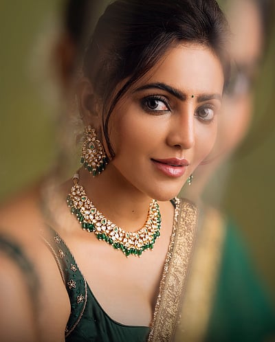 எங்கும் ஒரே முகம்... அதுல்யா ரவி!