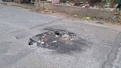 ஆலங்குளம் பாலத்தில் பழுது: வாகன ஓட்டிகள் அச்சம்