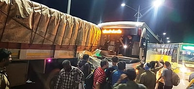 லாரி-ஆம்னி பேருந்து மோதல்: 5 போ் காயம்