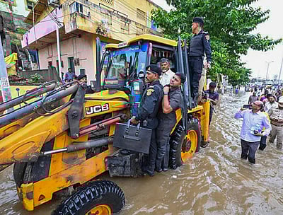 வெள்ளத்தில் தத்தளிக்கும் விஜயவாடா: தேசிய பேரிடராக அறிவிக்க சந்திரபாபு நாயுடு வேண்டுகோள்