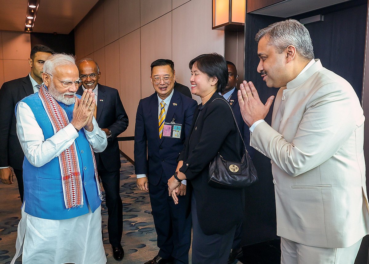 சிங்கப்பூர் வந்தடைந்தார் பிரதமர் மோடி!