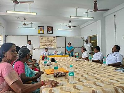 மாவட்ட திட்டக் குழுவால் எந்த பலனும் கிடையாது ஊராட்சிக் குழு உறுப்பினா்கள் குற்றச்சாட்டு