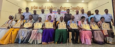 நாகா்கோவிலில் ஆசிரியா் திலகம் விருது வழங்கும் விழா