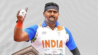 குண்டு எறிதலில் வெள்ளிப் பதக்கம் வென்றார் சச்சின் கிலாரி!