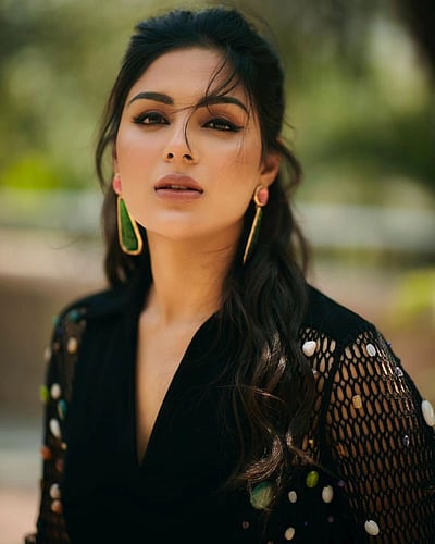 கருப்பின் மீது தீராத ஆசை... சம்யுக்தா மேனன்!