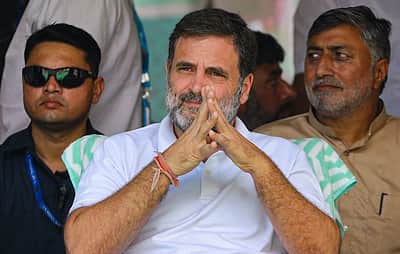 வயநாடு நிலச்சரிவு: ஒரு மாத ஊதியத்தை நிவாரணமாக வழங்கிய ராகுல்!