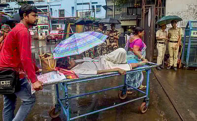 கொல்கத்தாவில் மருத்துவர்கள் தொடர் போராட்டம்: நோயாளிகள் கடும் அவதி!