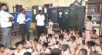 பள்ளிகளில் உள்கட்டமைப்பு வசதிகள்: கடலூா் ஆட்சியா் ஆய்வு