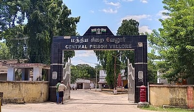 சிறைச்சாலையில் கோழிப்பண்ணை! கைதிகளுக்கு கோழிக்கறி! அரசுக்கு ரூ.10 கோடி மிச்சம்!!