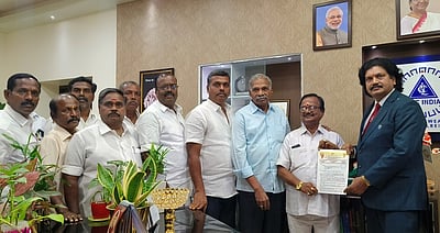 என்எல்சி தலைவரிடம் பாட்டாளி தொழிற்சங்கத்தினா் மனு