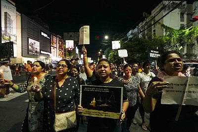 மகள் சடலத்தின் முன் பேரம் பேசிய போலீஸ்! கொல்கத்தா மருத்துவரின் பெற்றோர் குற்றச்சாட்டு!