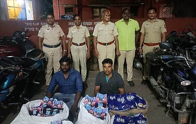 புகையிலைப் பொருள்கள்
கடத்தல்: 2 போ் கைது