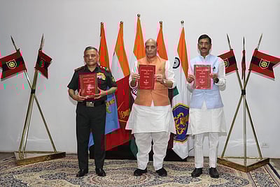 பாதுகாப்பு படைகள் போருக்கு தயாராக இருக்க வேண்டும்: ராஜ்நாத் சிங்