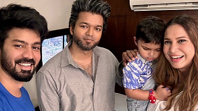 விஜய்யின் புதிய தோற்றம்! மகத் பகிர்ந்த புகைப்படம் வைரல்! 