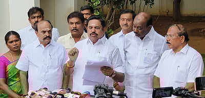 தமிழகத்தில் காவலா்களுக்கு பாதுகாப்பு இல்லை -எடப்பாடி கே.பழனிசாமி குற்றச்சாட்டு