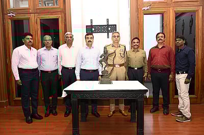 கடும் முயற்சிக்குப் பின் அமெரிக்காவிலிருந்து வந்த கலியமர்த்தன கிருஷ்ணர் சிலை! ரூ.5 கோடி மதிப்பு!!