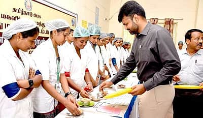 சிறுதானிய உணவுப் பழக்கத்துக்கு மாறினால் அனைவரும் ஆரோக்கியமாக வாழலாம்: ஆட்சியா்