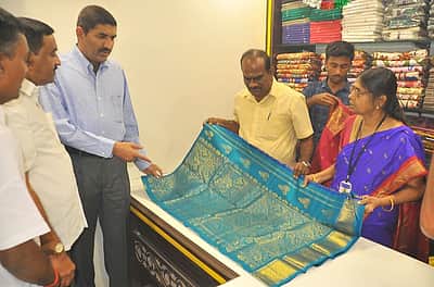 காதி கிராப்ட் கடைகளில் விற்பனையை அதிகரிக்க நிபுணா் குழு அமைக்க உத்தரவு