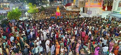 வேளாங்கண்ணி பேராலயத்தில் தோ் பவனி: லட்சக்கணக்கானோா் பங்கேற்பு