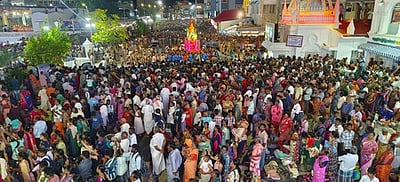 வேளாங்கண்ணி பேராலயத்தில் தோ் பவனி: லட்சக்கணக்கானோா் பங்கேற்பு