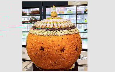 கொல்கத்தாவில் இனிப்பகத்தில் 500 கிலோ எடையிலான பிரம்மாண்ட லட்டு தயாரிப்பு