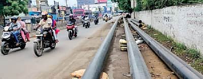 ஆவடி-திருவள்ளூர் சாலையில் பாதுகாப்பின்றி எரிவாயு இரும்புக் குழாய்கள் பதிக்கும் பணி: விபத்தில் சிக்கும் வாகன ஓட்டிகள்