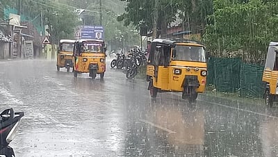 நாகை, காரைக்கால் துறைமுகங்களில்
2-ஆவது நாளாக 1-ஆம் புயல் எச்சரிக்கைக் கூண்டு