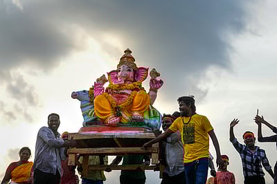 விநாயகர் சிலைகள் நீர்நிலைகளில் கரைப்பு - புகைப்படங்கள்