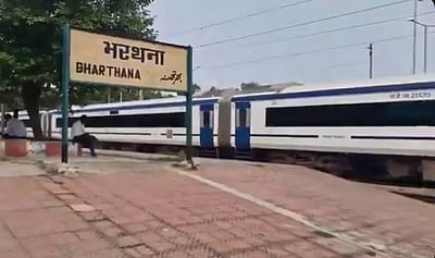 நடுவழியில் நின்ற வந்தே பாரத் ரயில்: சரக்கு ரயில் எஞ்சினை பொருத்தி மீண்டும் இயக்கம்