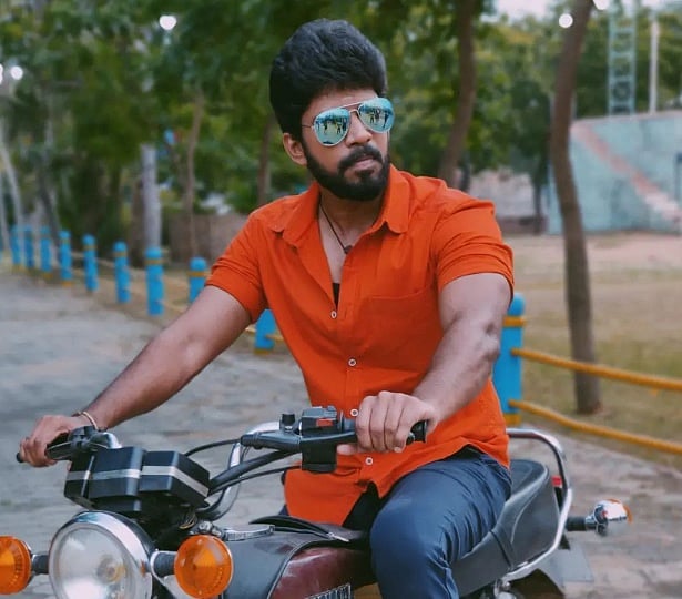 குமரன் தங்கராஜன்.