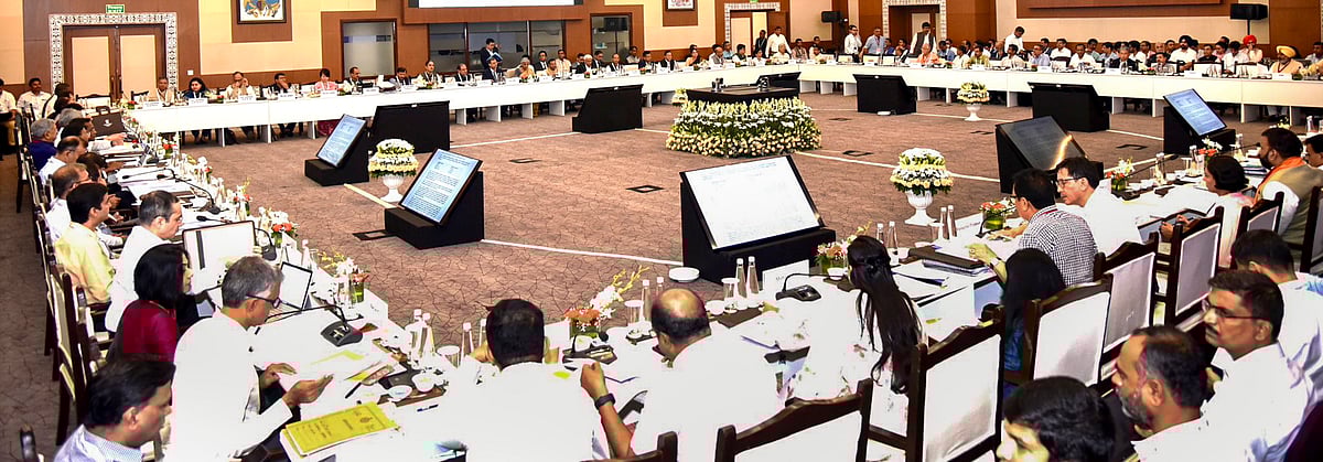 ஜிஎஸ்டி கூட்டத்தில் பங்கேற்ற பிரதிநிதிகள்