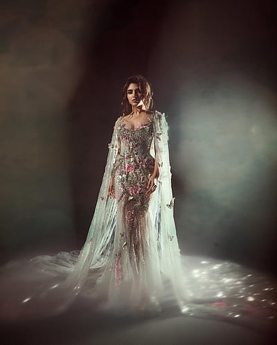 வானத்திலிருந்து வந்திறங்கி... ஸ்ரீலீலா!