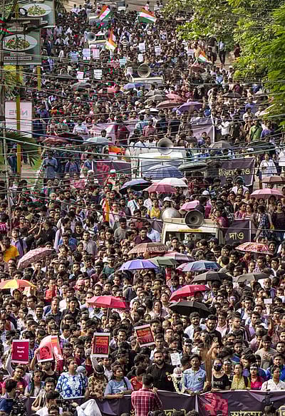 மேற்கு வங்கம்: உச்சநீதிமன்ற உத்தரவை மீறி பணிப் புறக்கணிப்பைத் தொடா்ந்த மருத்துவா்கள்