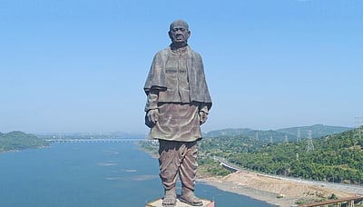 வல்லபபாய் படேல் சிலையில் விரிசலா? சமூக வலைதளத்தில் பதிவிட்டவர் மீது வழக்குப் பதிவு!