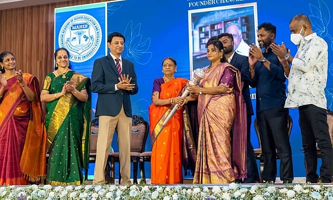 மீனாட்சி உயா்கல்வி, ஆராய்ச்சி 
நிறுவனத்தின் 3-ஆவது வேந்தா் பதவியேற்பு