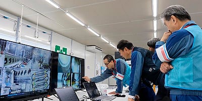 புகுஷிமா அணு உலையில் 13 ஆண்டுகளாக படிந்துள்ள கதிரியக்க எரிபொருளை ஆய்வு செய்யும் ரோபோட்