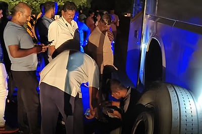 ஓடும் பேருந்தில் கழன்ற சக்கரம்: நல்வாய்ப்பாக உயிர் தப்பிய 40 பேர்! 