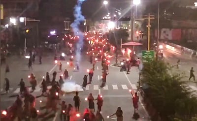 மணிப்பூரில் வன்முறையை கண்டித்து தீப்பந்தம் ஏந்தி பெண்கள் பேரணி