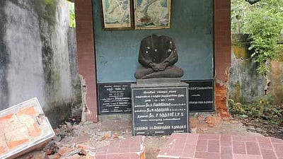 குழித்துறை அருகே மகாத்மா காந்தி சிலை உடைப்பு