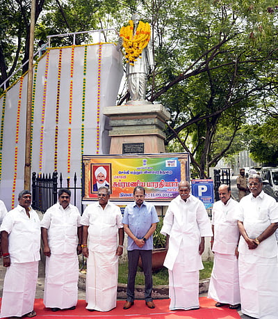 மகாகவி பாரதியாா் நினைவு நாள்: புதுவை ஆளுநா், முதல்வா் மரியாதை
