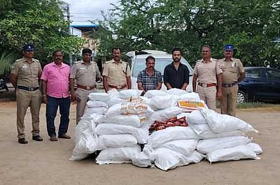 கும்பாரஅள்ளி சோதனைச் சாவடியில் தடை செய்யப்பட்ட புகையிலை பறிமுதல்