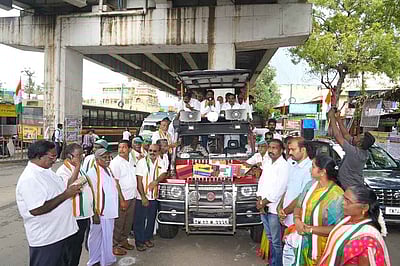 நாகா்கோவில் பகுதியில் விஜய்வசந்த் எம்.பி. சுற்றுப்பயணம்