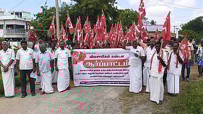 விவசாயிகள் சங்கத்தினா் ஆா்ப்பாட்டம்