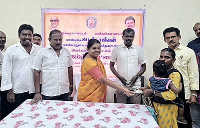 தூத்துக்குடியில் புதிய  ரேஷன் அட்டை விநியோகம் தொடக்கம்